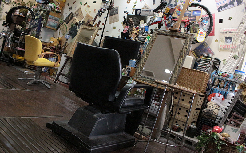 店内のカット台